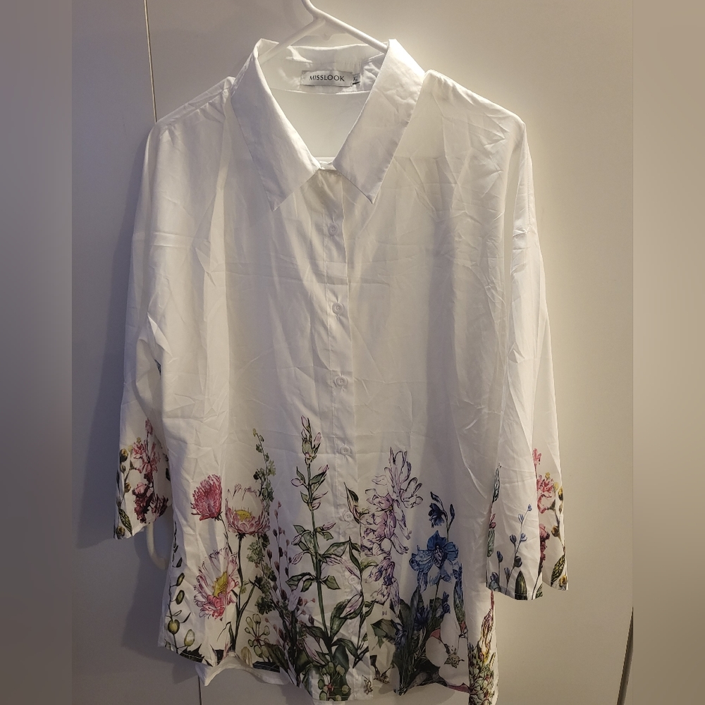 Mislook Womans White XL Floral Button Down